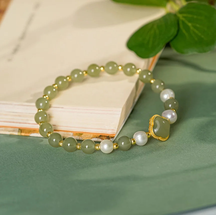 Bracelet de Jade Hetian Naturel en Quatre Feuilles de la Fortune Orientale avec Perles et Corde Réglable