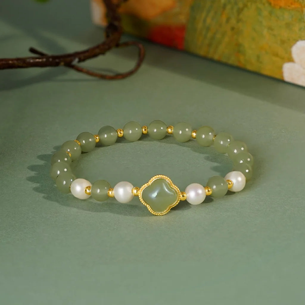 Bracelet de Jade Hetian Naturel en Quatre Feuilles de la Fortune Orientale avec Perles et Corde Réglable