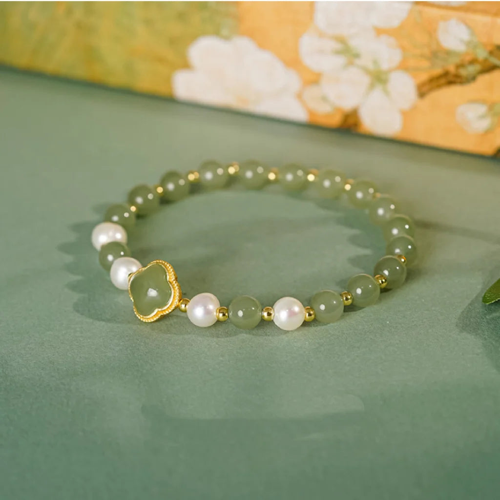 Bracelet de Jade Hetian Naturel en Quatre Feuilles de la Fortune Orientale avec Perles et Corde Réglable