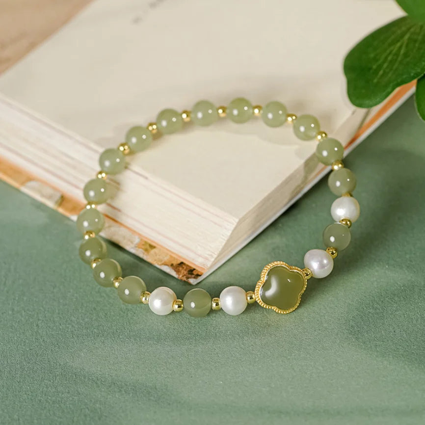 Bracelet de Jade Hetian Naturel en Quatre Feuilles de la Fortune Orientale avec Perles et Corde Réglable