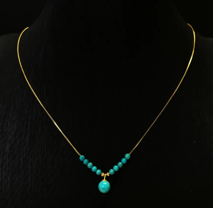 Collar con colgante de turquesa y oro de tesoro oriental, collar minimalista con piedra natal de diciembre, joyería de alta gama.
