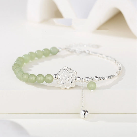 Bracelet de Lotus en Jade Oriental Trésor Naturel Hetian avec Cloche en Chaîne en Argent Sterling 999